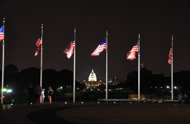 what-is-the-proper-way-to-light-the-American-flag